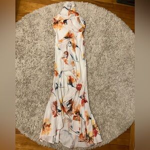✨NWOT✨Floral Halter Neck Dress 🌸🤩